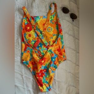 Kulani Kinis One Piece in Rumba Rose Size S